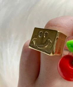 OnFemme By Lindsey's Kloset NEW IN Happygolucky Ring