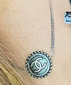 OnFemme By Lindsey's Kloset Stunning Silver Chanel Necklace