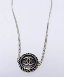 OnFemme By Lindsey's Kloset Stunning Silver Chanel Necklace